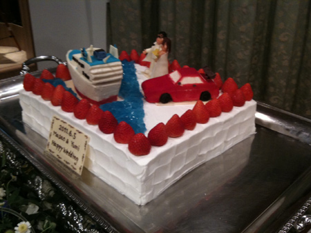 ルミナス神戸とHIGH-GEARed氏の愛車AW11があしらわれたケーキ